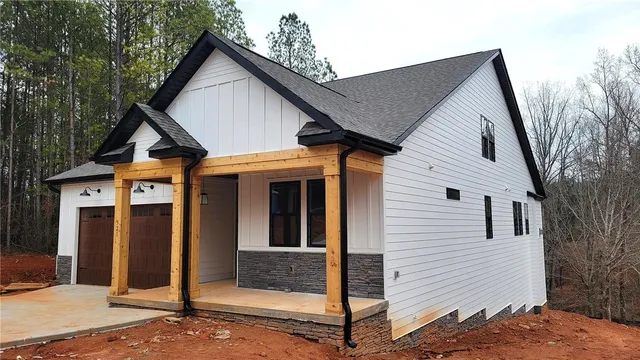 $613,900 | 321 Stardust Lane, Seneca, SC 29672