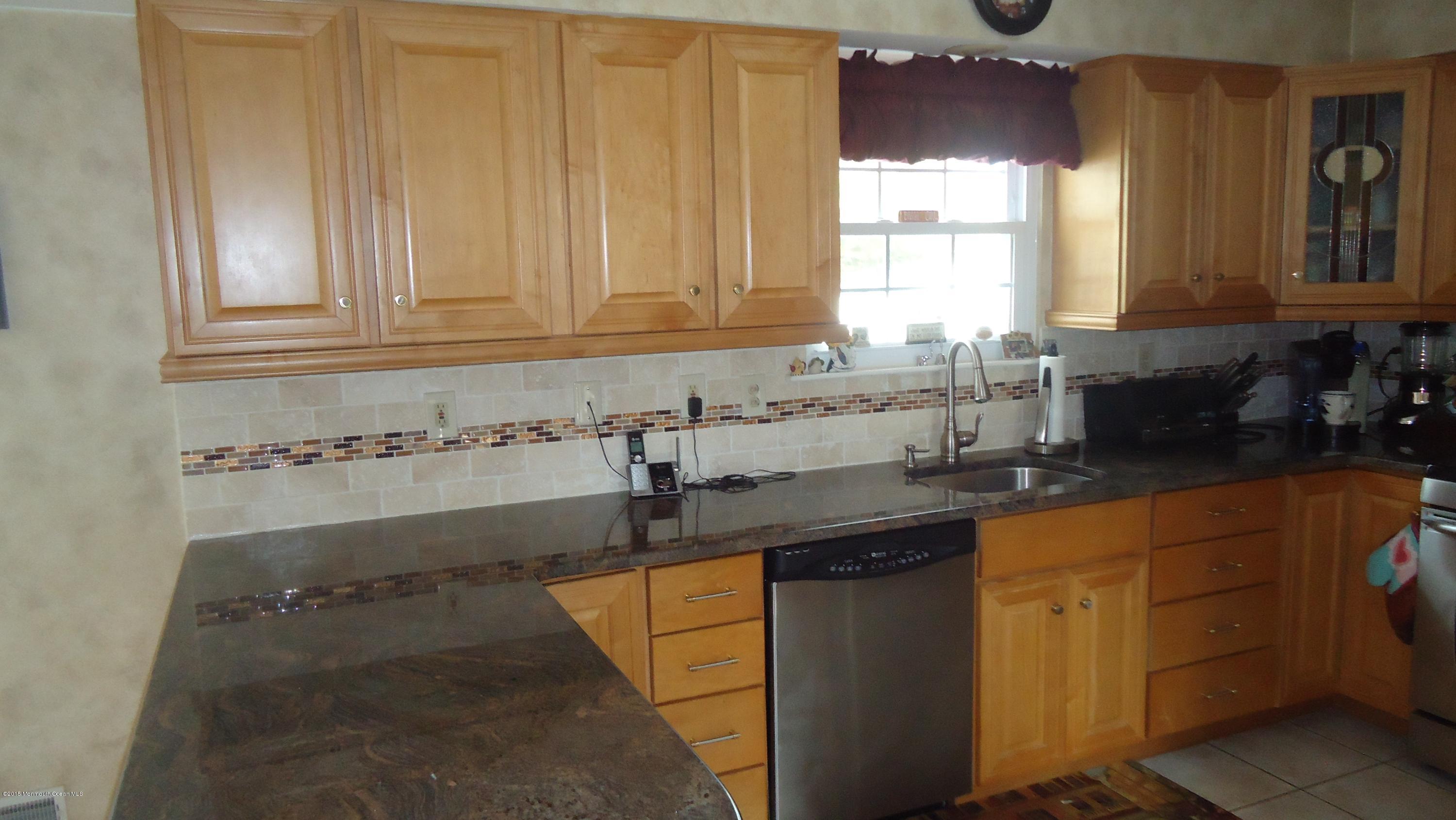 4 Shadow Ridge Court Howell, NJ 07731 - Photo 22 of 42 Granite Counter Tops