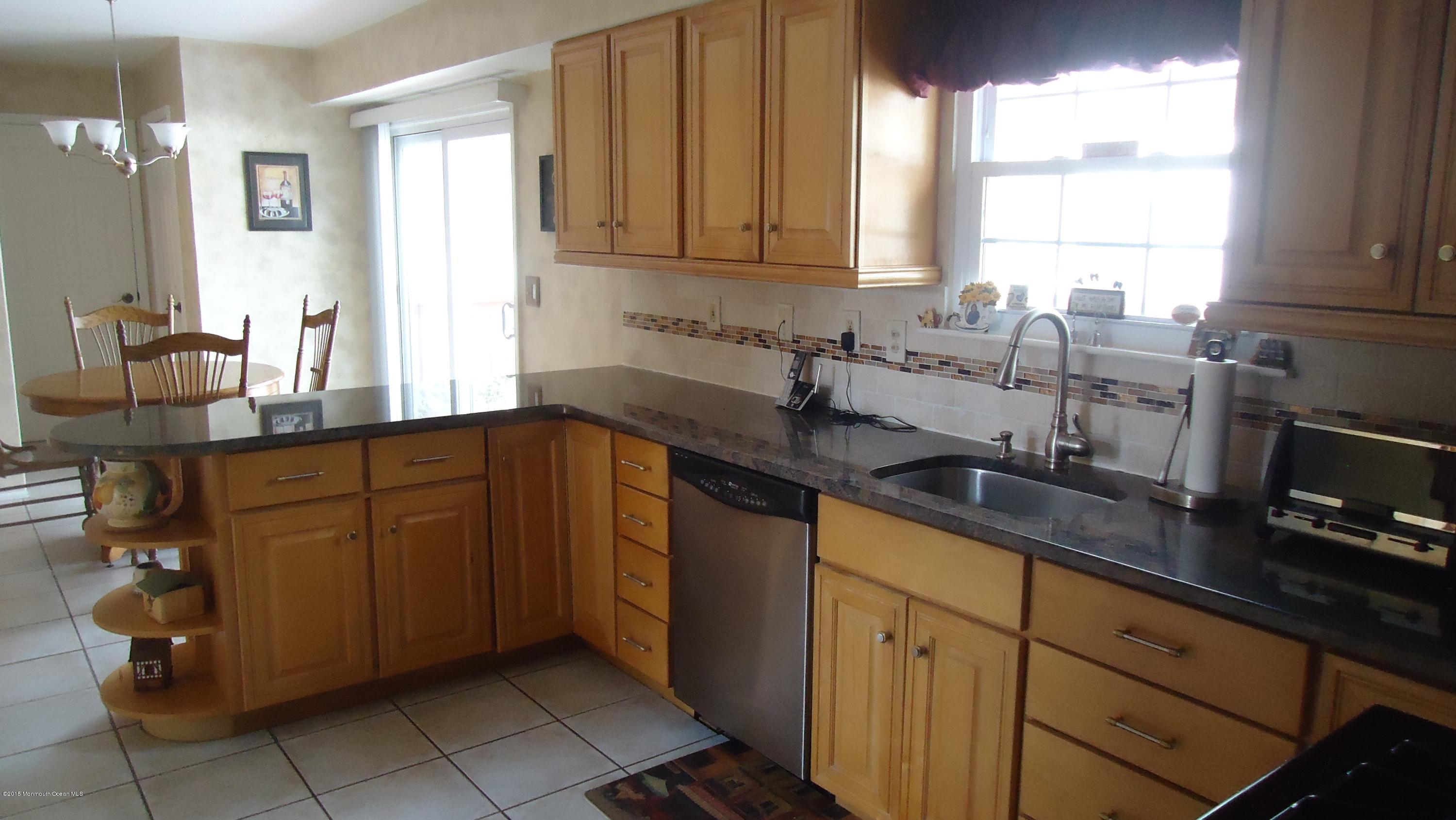 4 Shadow Ridge Court Howell, NJ 07731 - Photo 26 of 42 Eat in Kitchen