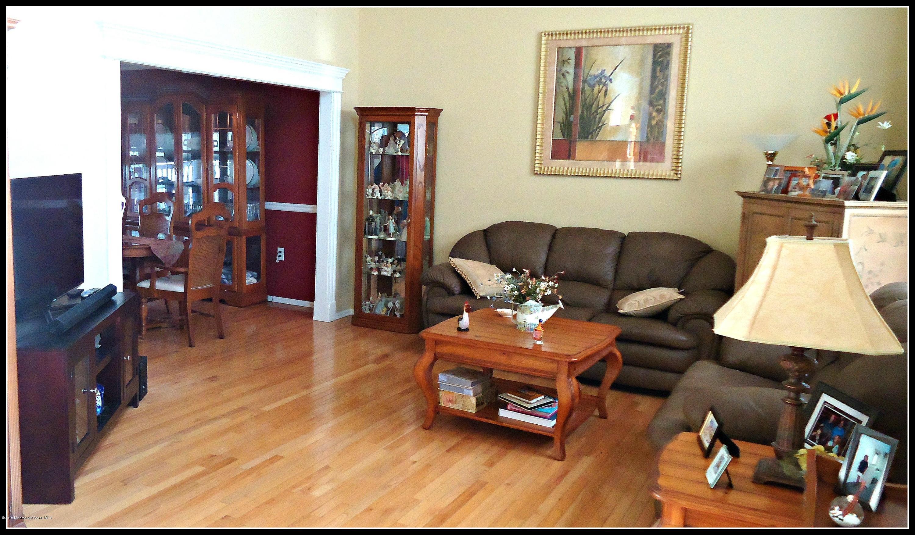4 Shadow Ridge Court Howell, NJ 07731 - Photo 33 of 42 livroom