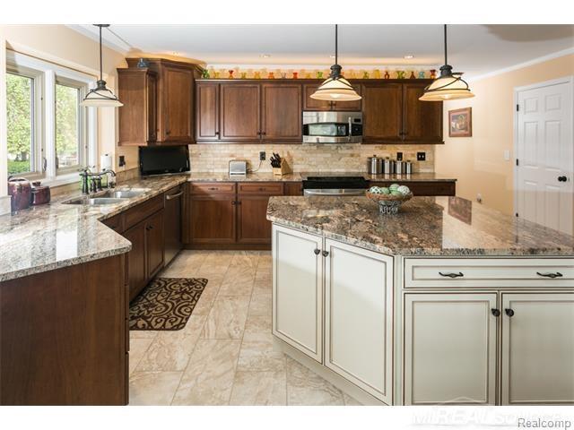2248 South Shore Court Rochester Hills, MI 48307 - Photo 12 of 54