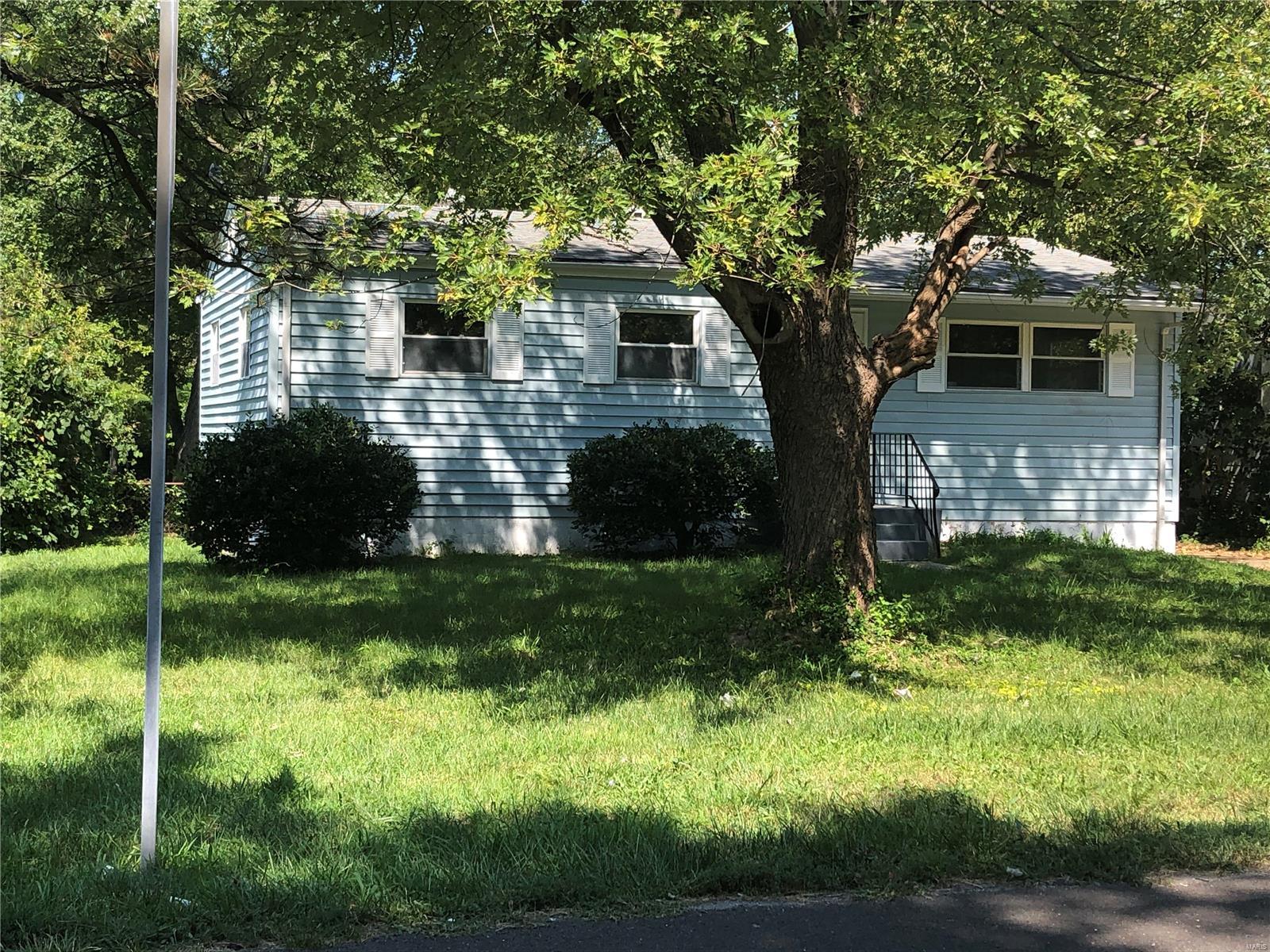 11621 Larimore Road St. Louis, MO 63138 - Photo 2 of 14