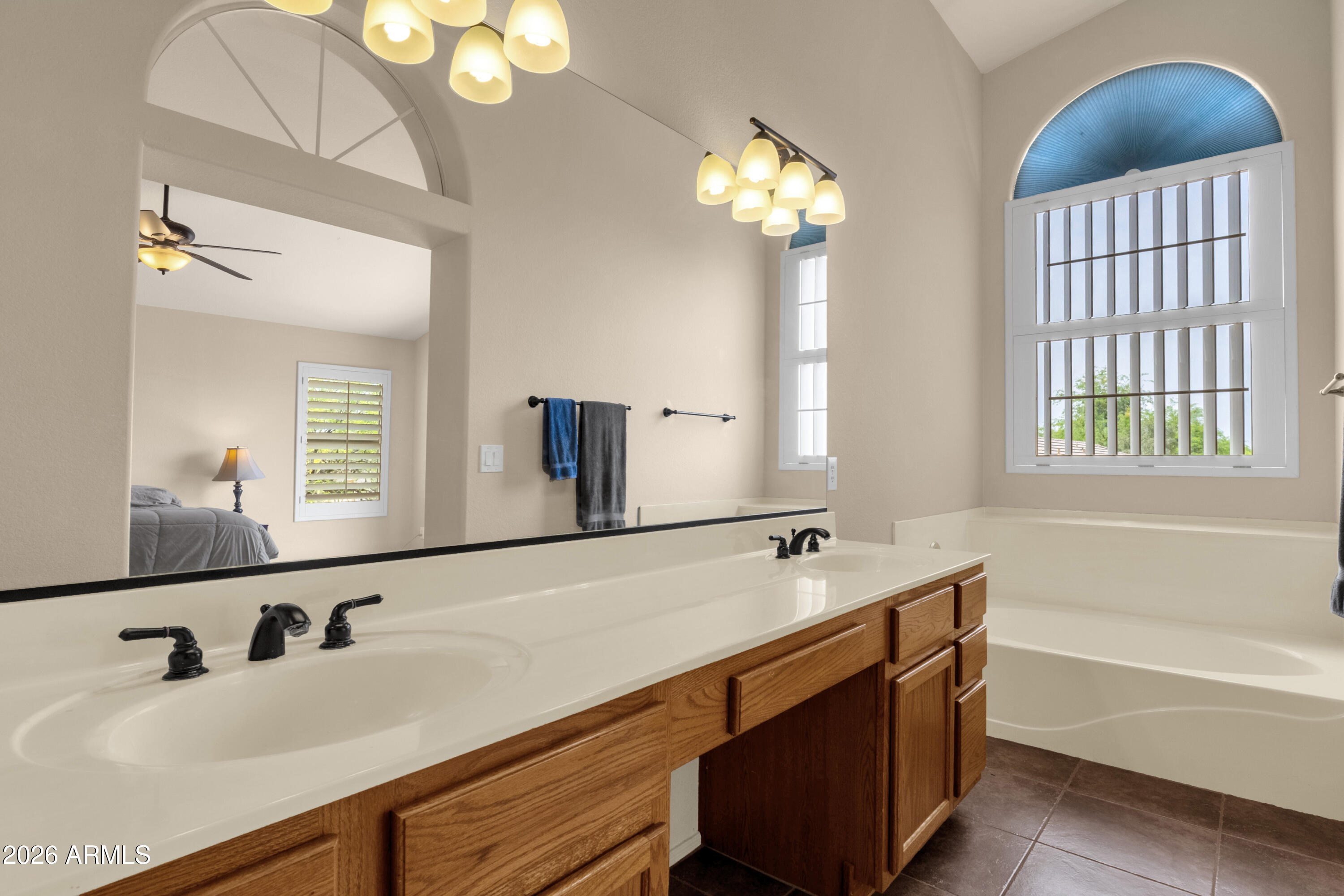 4507 East Gatewood Road Phoenix, AZ 85050 - Photo 28 of 43 Primary Bath