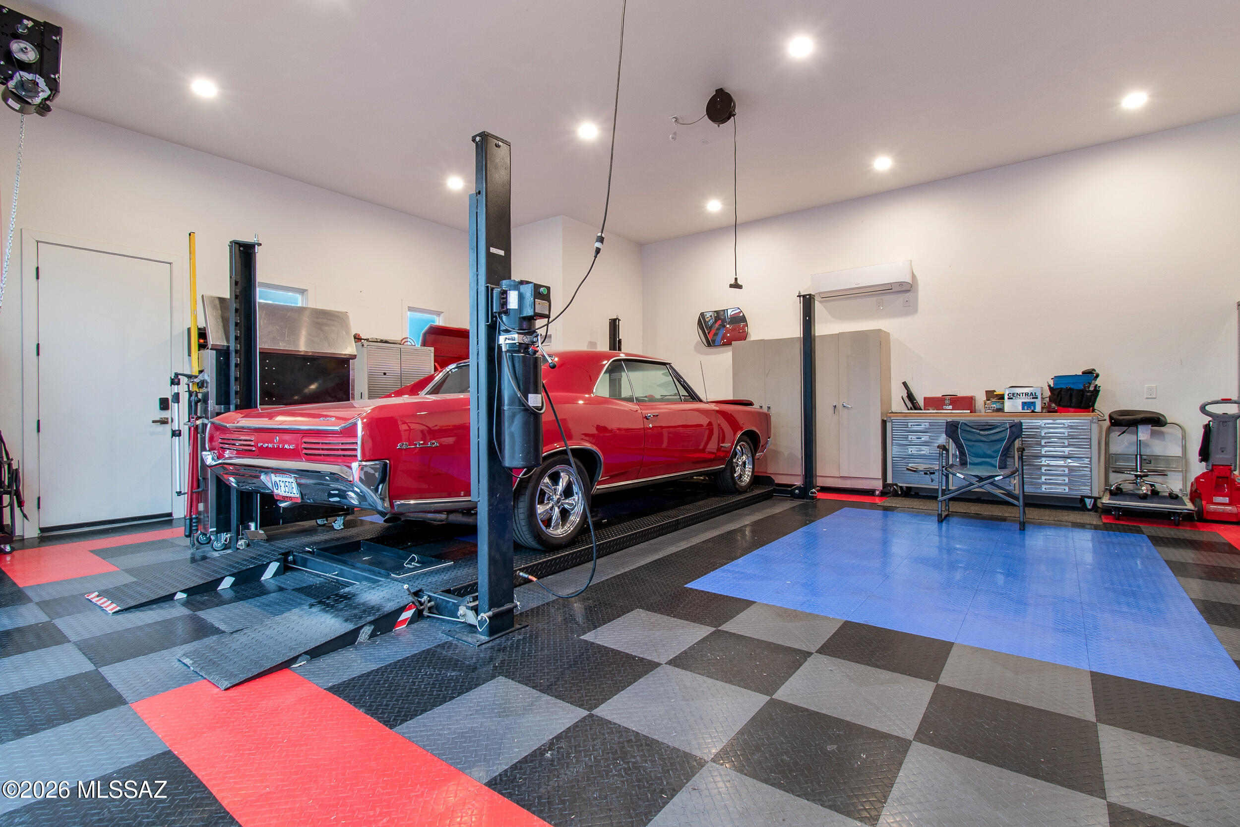 5790 North Abington Road Tucson, AZ 85743 - Photo 42 of 52 detached 2 car garage with car lift and