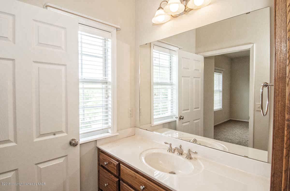 9251 Greyhawk Road Amarillo, TX 79119 - Photo 32 of 63 BATHROOM 2 VIEW 1