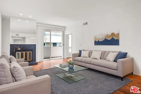$895,000 | 1164 Wellesley Avenue, Unit 204, Los Angeles, CA 90049