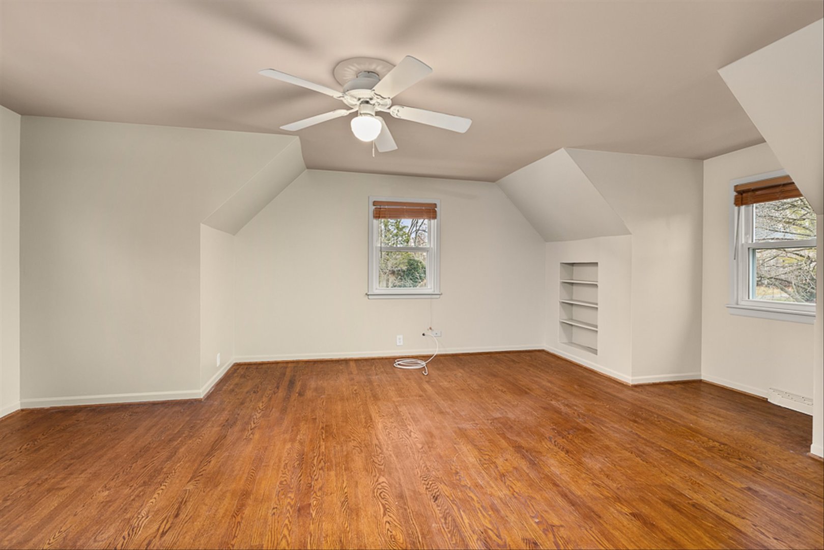 5631 South Oak Street Hinsdale, IL 60521 - Photo 15 of 38 a view of an empty room with wooden floor and a window