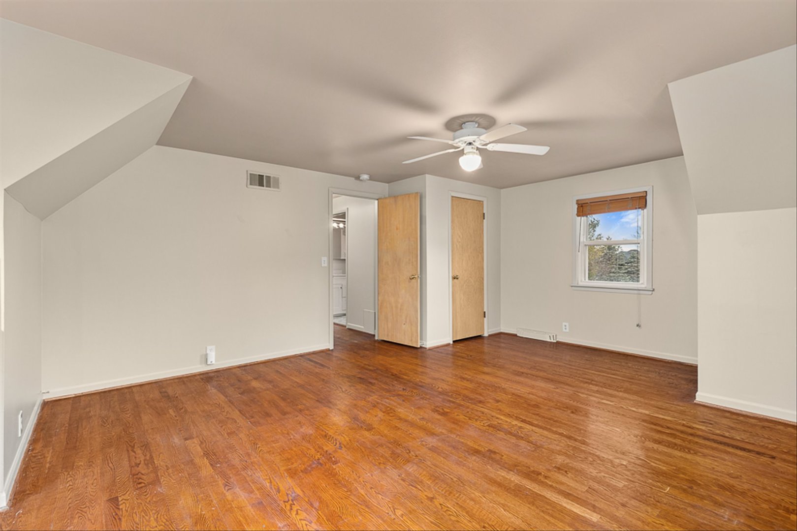 5631 South Oak Street Hinsdale, IL 60521 - Photo 16 of 38 wooden floor in an empty room