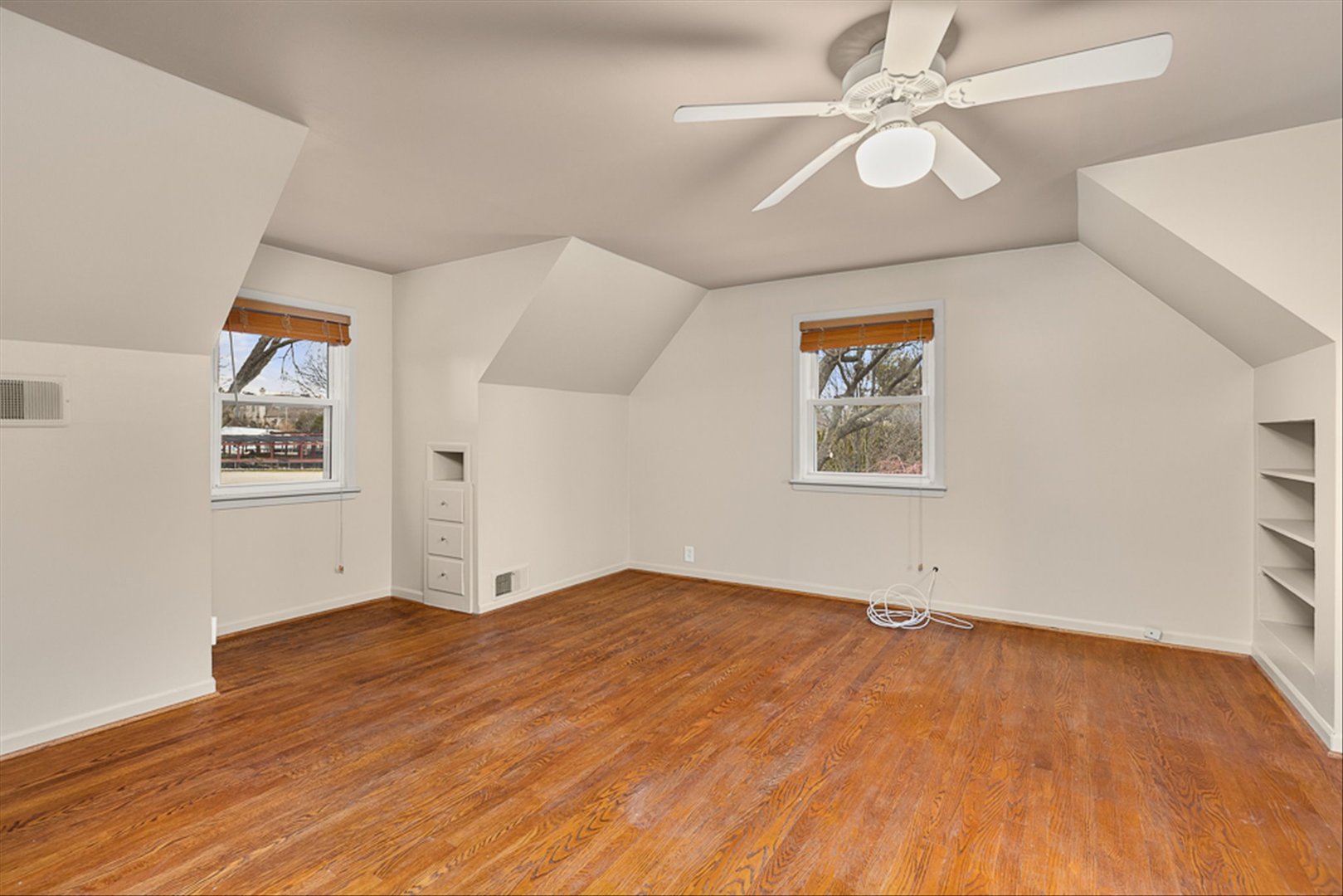 5631 South Oak Street Hinsdale, IL 60521 - Photo 18 of 38 a view of an empty room with wooden floor