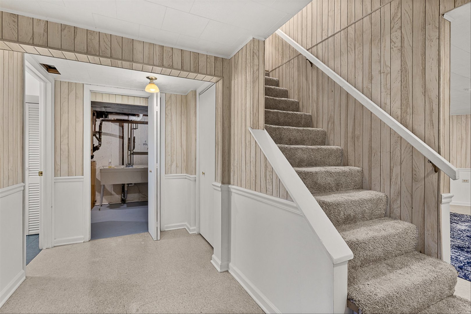 5631 South Oak Street Hinsdale, IL 60521 - Photo 21 of 38 a view of entryway and hall