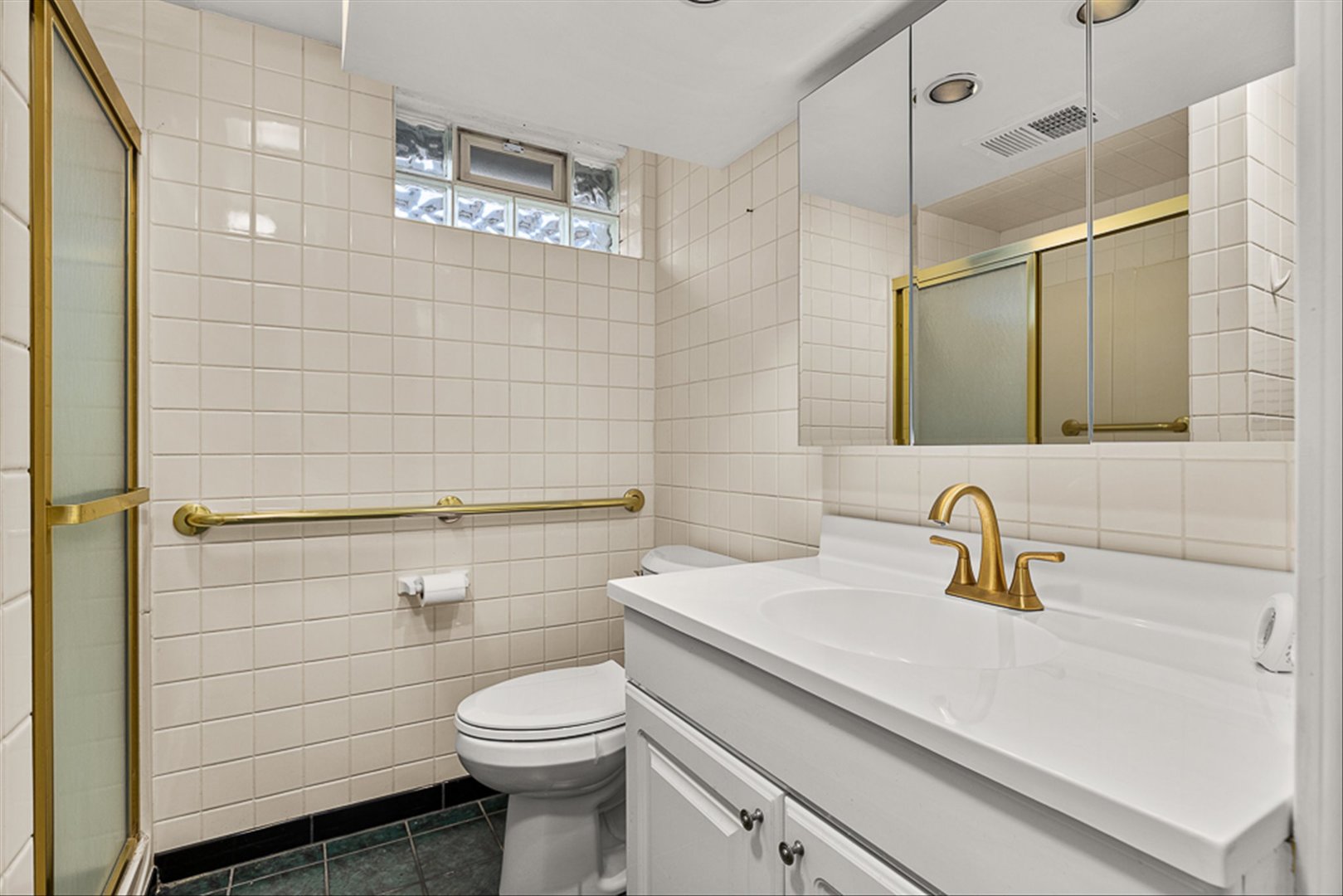 5631 South Oak Street Hinsdale, IL 60521 - Photo 22 of 38 a bathroom with a sink a toilet and shower