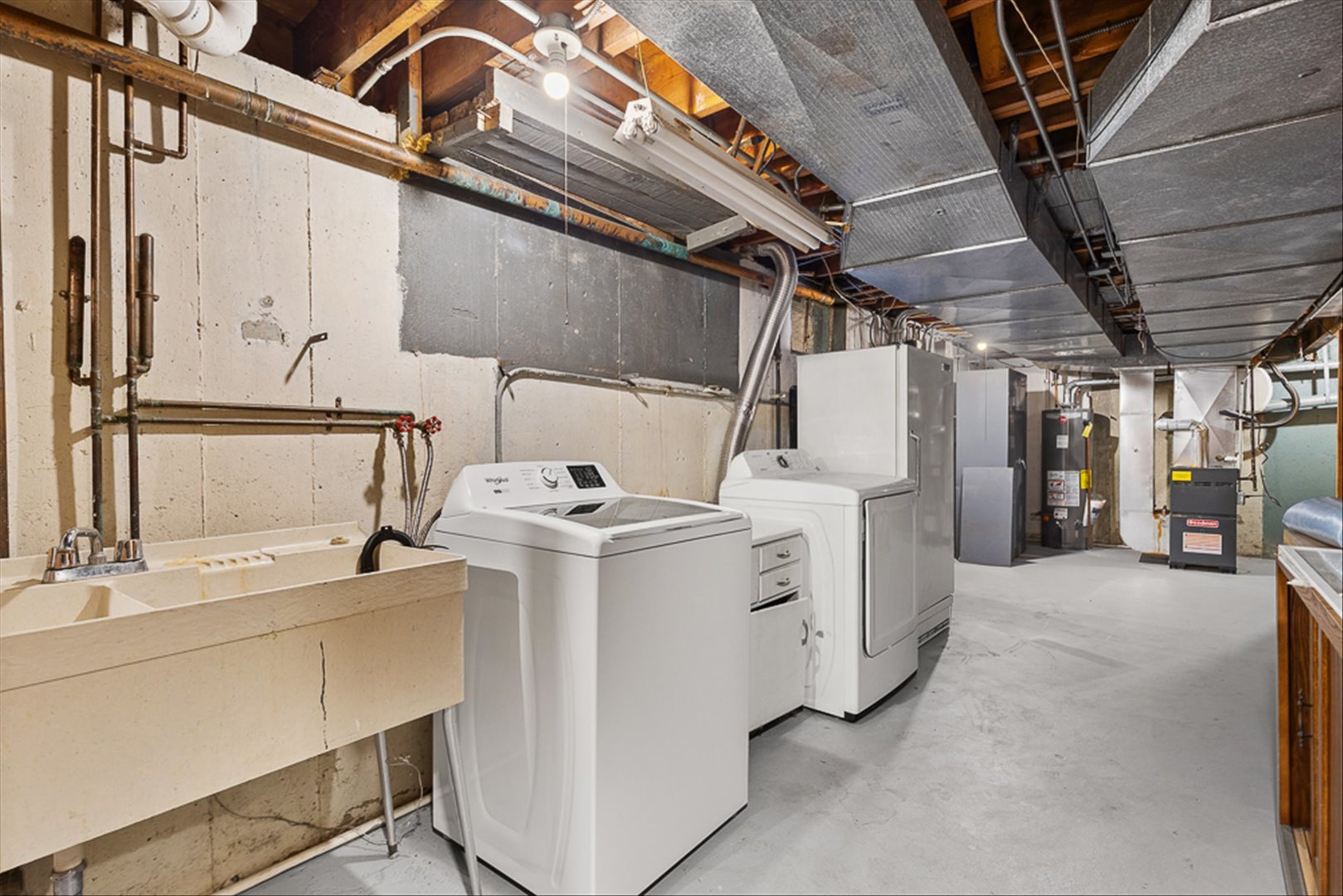 5631 South Oak Street Hinsdale, IL 60521 - Photo 27 of 38 a utility room with dryer and washer