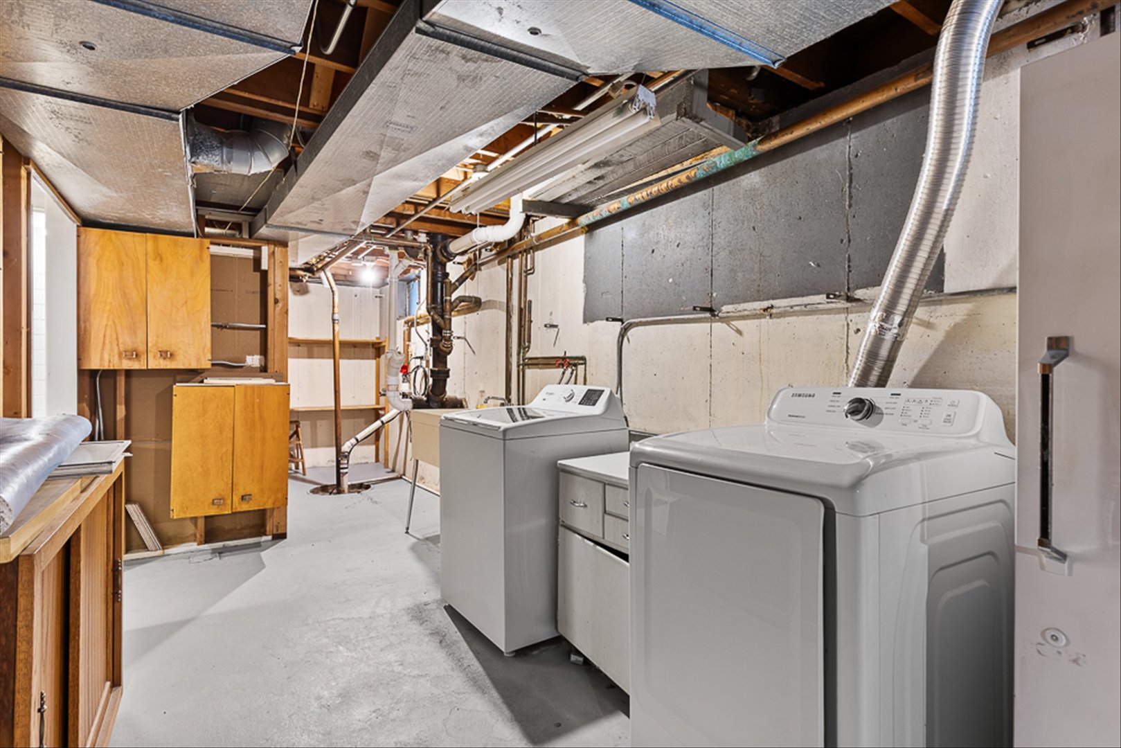5631 South Oak Street Hinsdale, IL 60521 - Photo 28 of 38 a utility room with dryer and washer