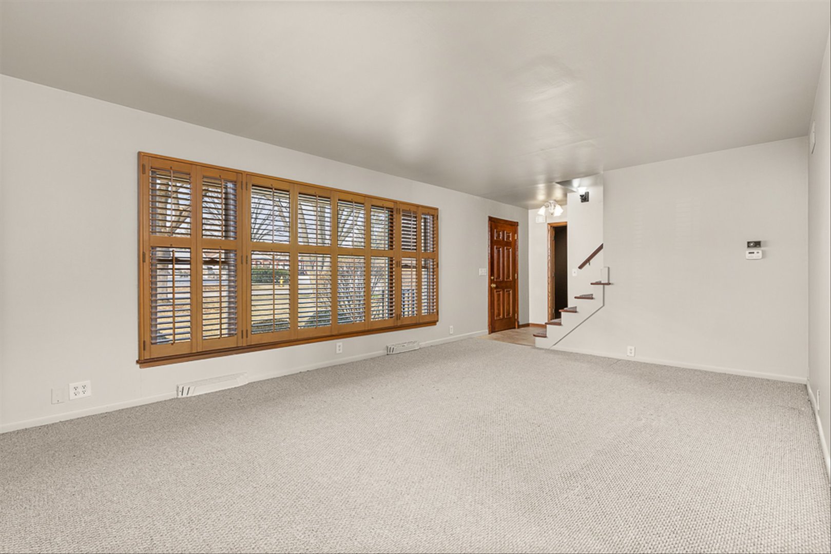 5631 South Oak Street Hinsdale, IL 60521 - Photo 5 of 38 a view of an empty room with a window