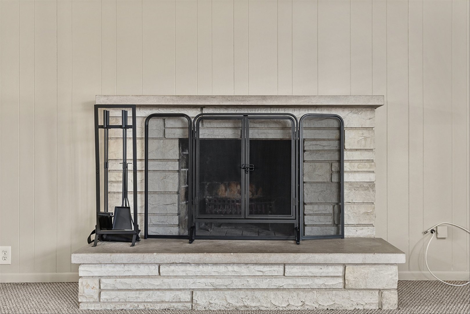 5631 South Oak Street Hinsdale, IL 60521 - Photo 7 of 38 a view of front door and mirror