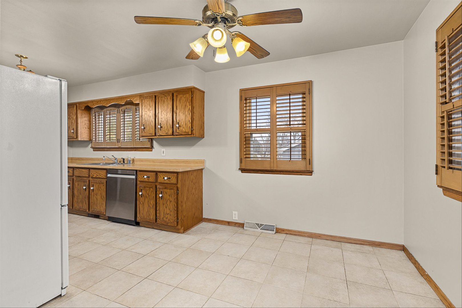 5631 South Oak Street Hinsdale, IL 60521 - Photo 8 of 38 a kitchen with stainless steel appliances granite countertop a stove a sink and a refrigerator