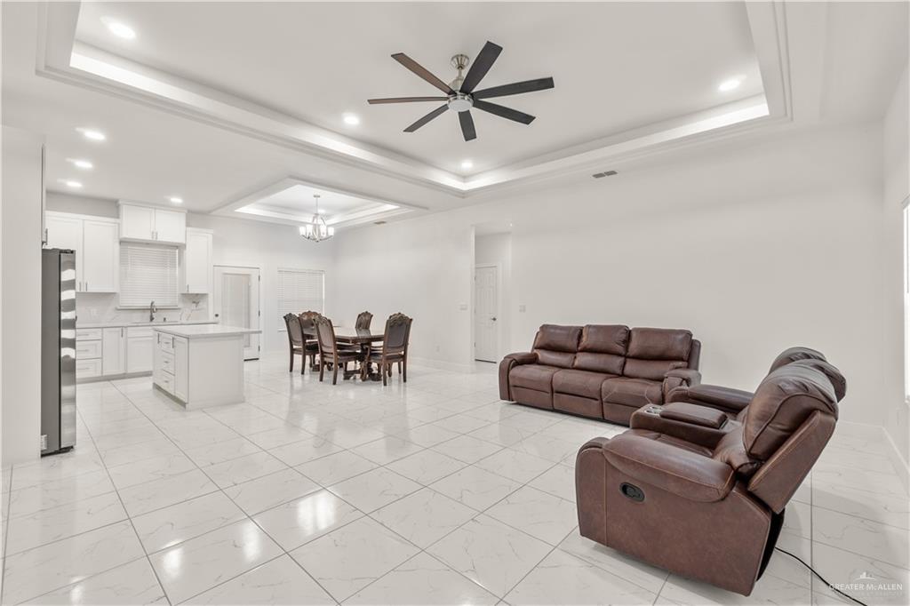 23232 Val Verde Road Edcouch, TX 78538 - Photo 2 of 19 a living room with furniture and kitchen view