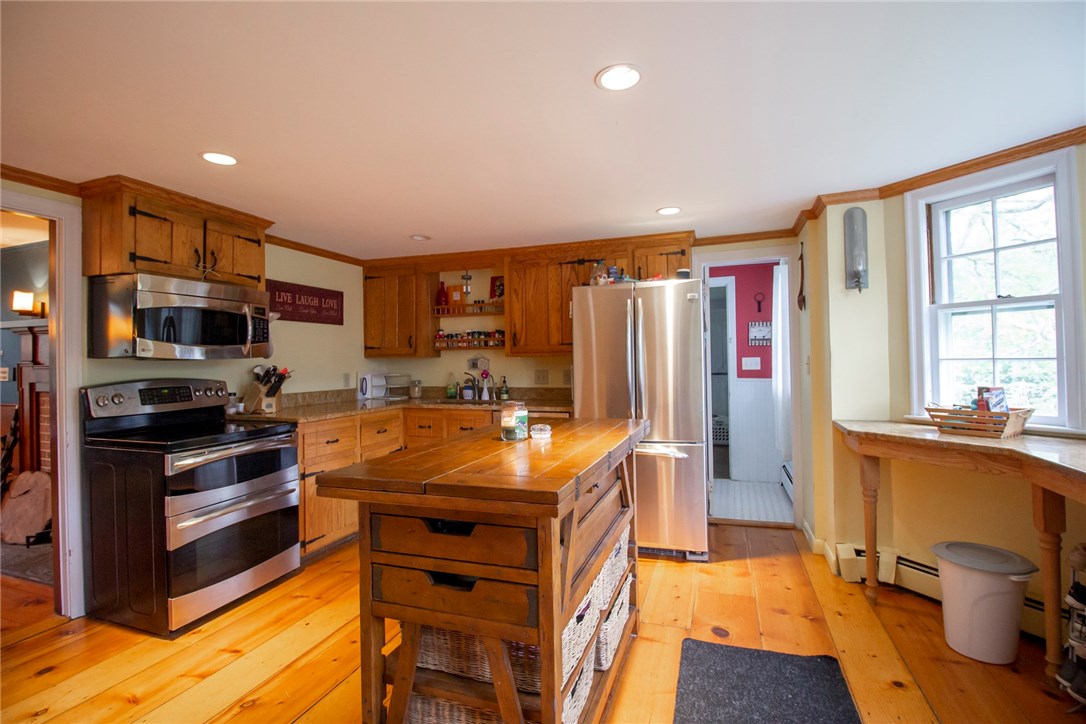 969 Snake Hill Road Glocester, RI 02857 - Photo 19 of 34