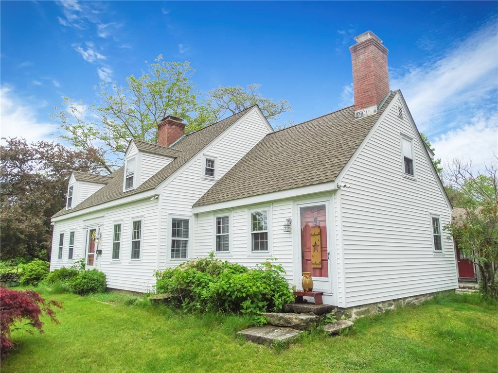 969 Snake Hill Road Glocester, RI 02857 - Photo 4 of 34