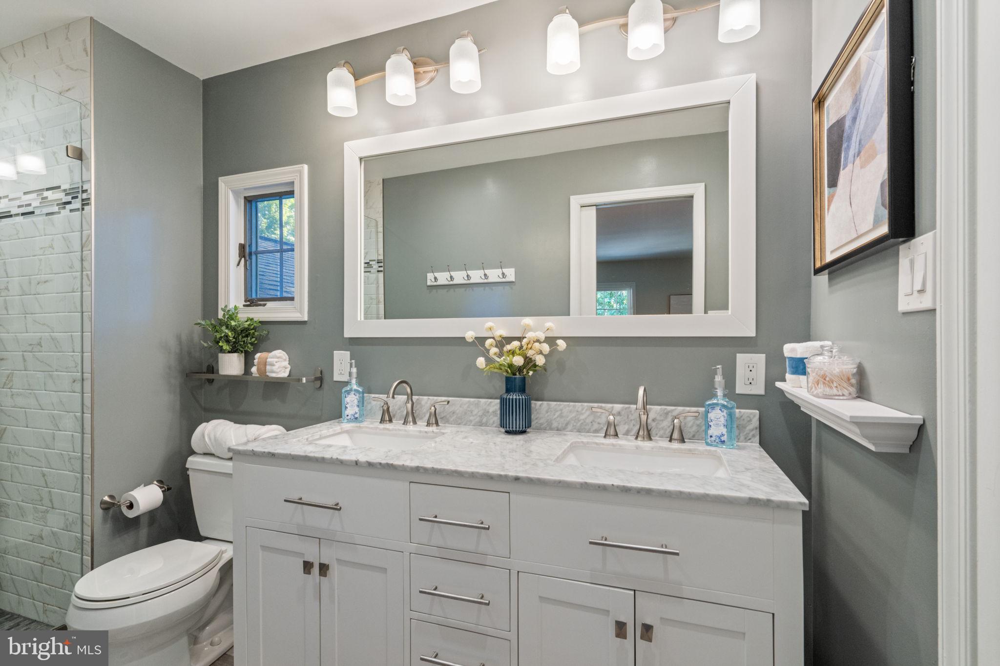 9713 Rhapsody Drive Vienna, VA 22181 - Photo 11 of 28 Primary En-Suite Bath