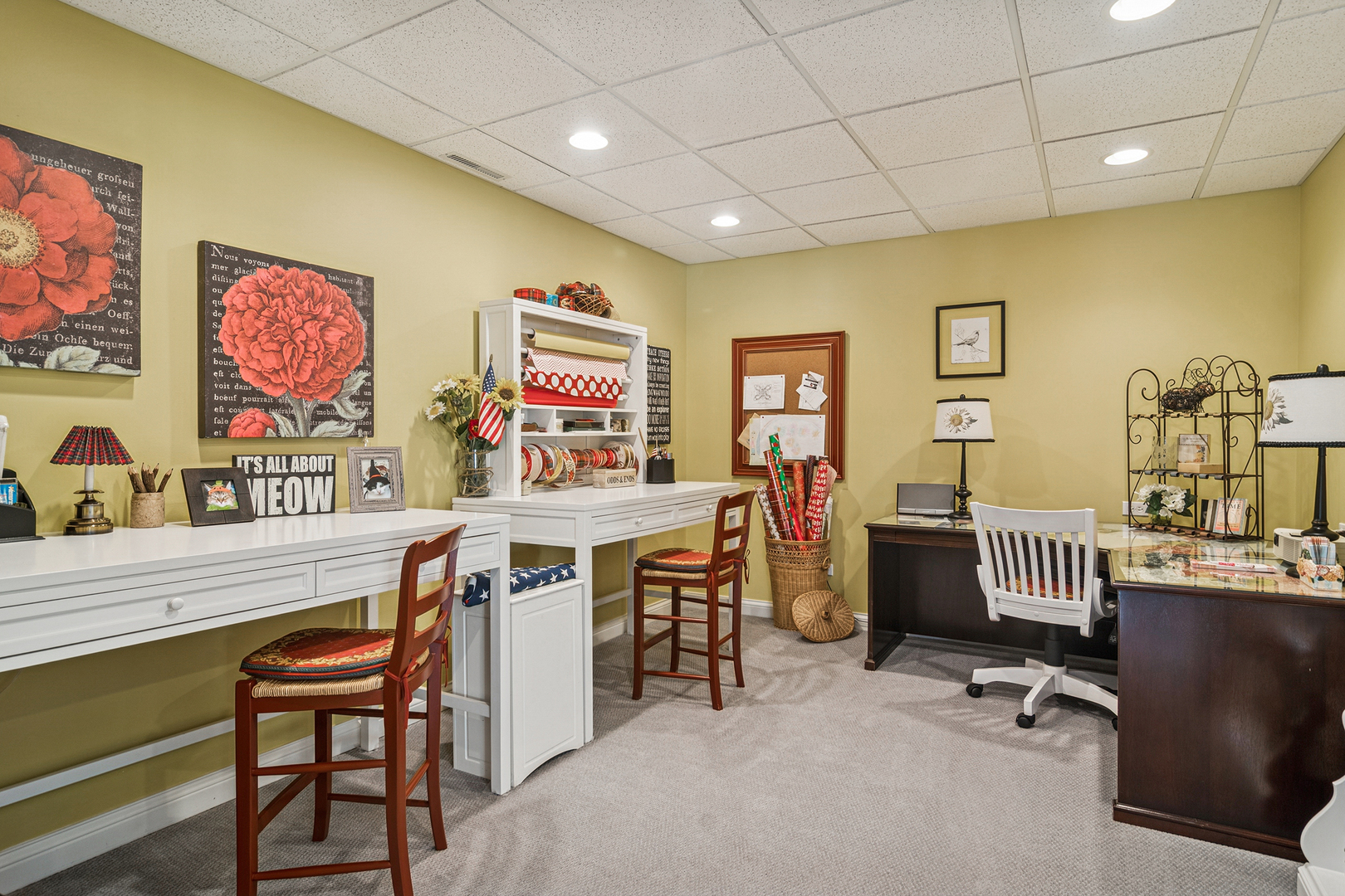 1520 MacAlpin Circle Inverness, IL 60010 - Photo 44 of 58 a room with a table chairs and wooden floor