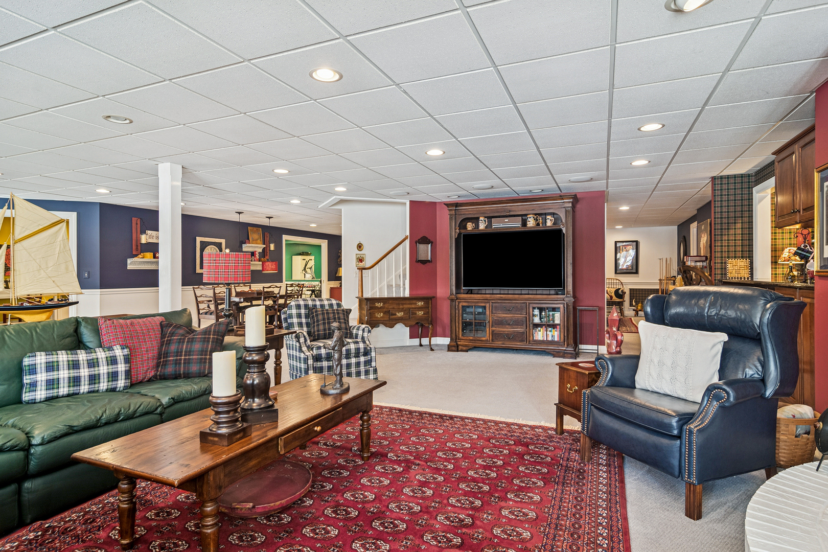 1520 MacAlpin Circle Inverness, IL 60010 - Photo 46 of 58 a living room with furniture and a flat screen tv