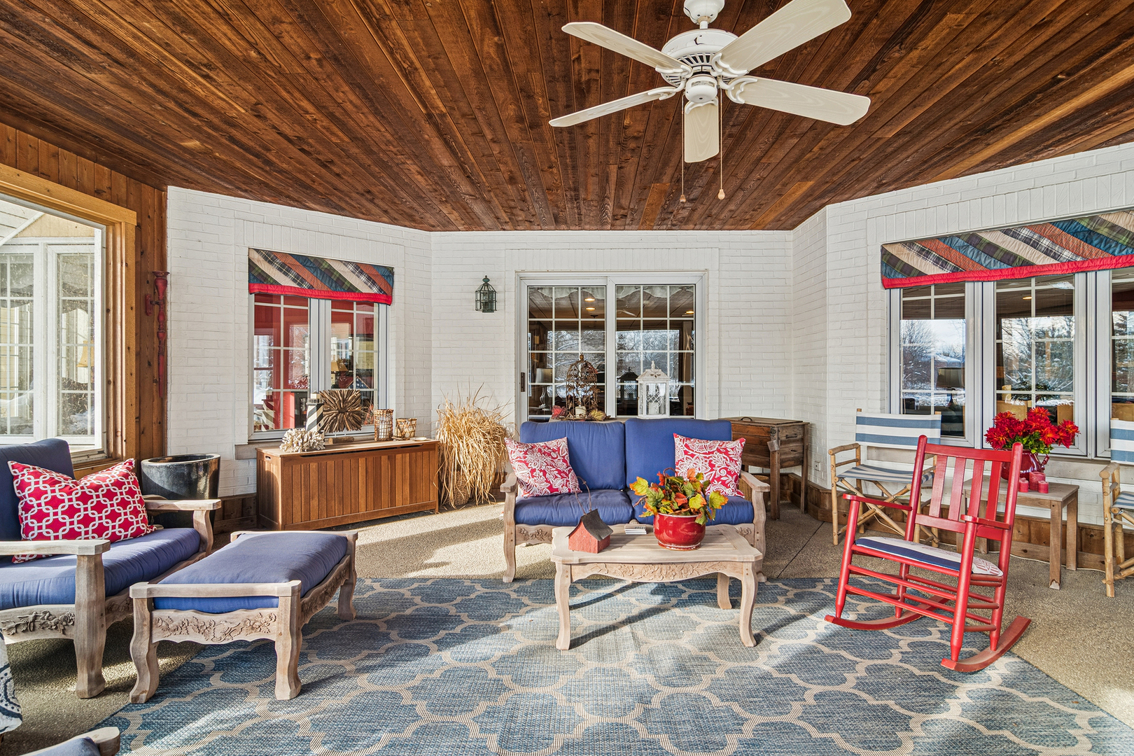 1520 MacAlpin Circle Inverness, IL 60010 - Photo 5 of 58 a outdoor living space with furniture and a chandelier
