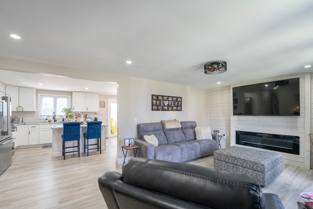 14 Ludlow Street Acushnet, MA 02743 - Photo 4 of 36