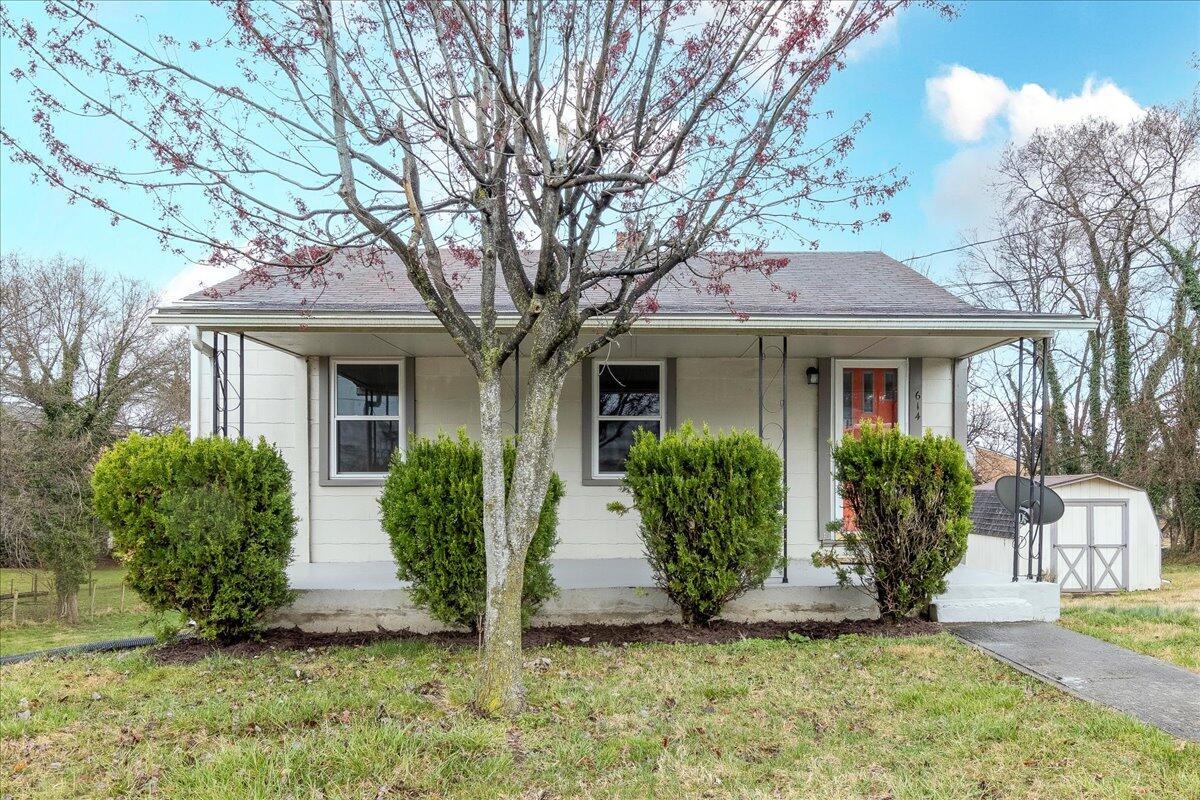 614-600 North Mill Road Salem, VA 24153 - Photo 1 of 25 01-1 103 Woodlawn Dr Rcoky Mount-1638-HD