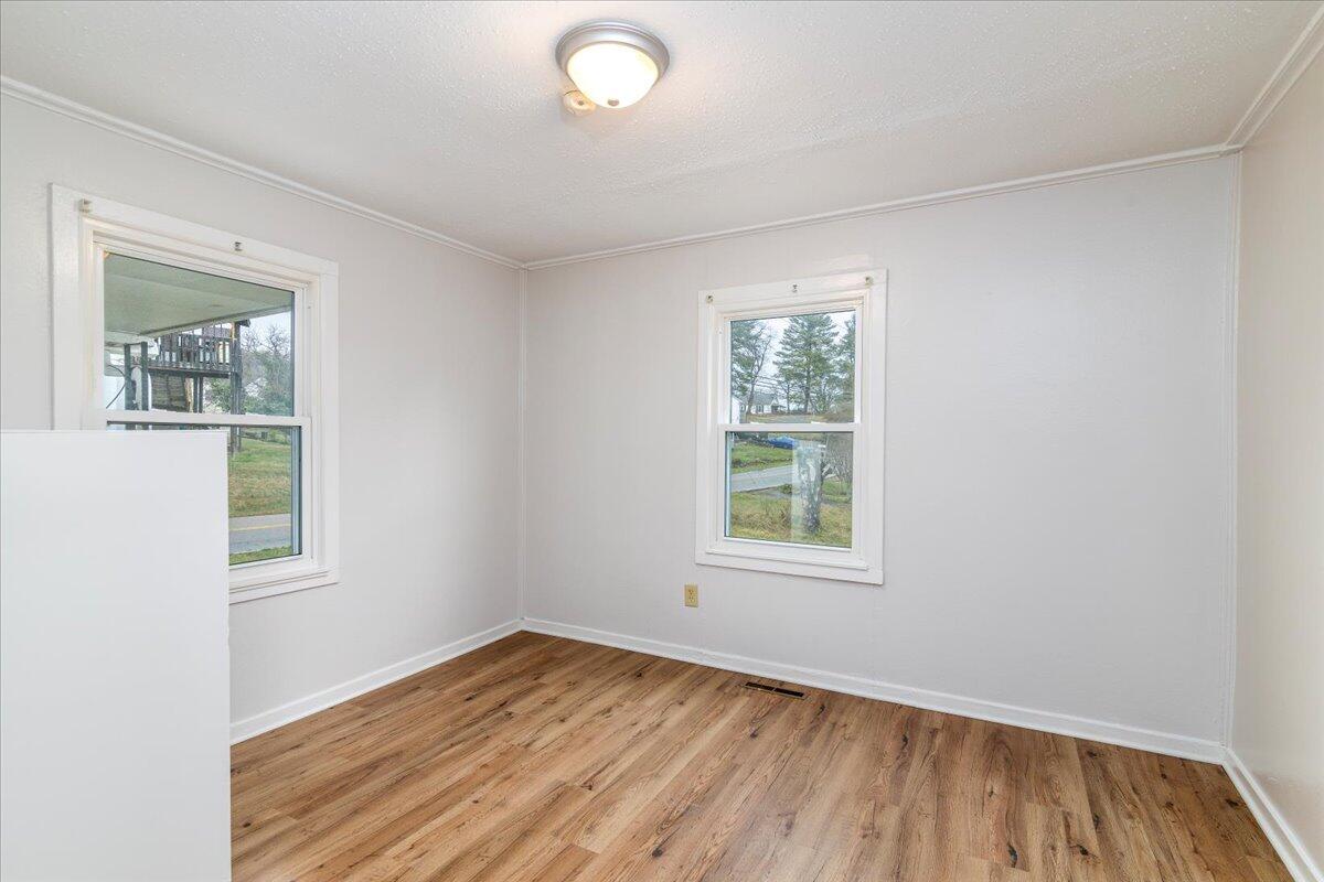 614-600 North Mill Road Salem, VA 24153 - Photo 14 of 25 18-18 103 Woodlawn Dr Rcoky Mount-1607-E