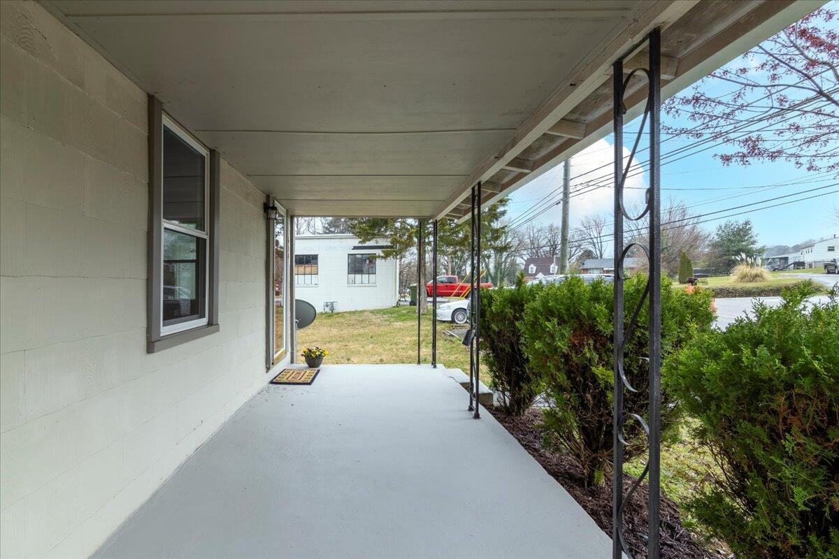 614-600 North Mill Road Salem, VA 24153 - Photo 5 of 25 04-4 103 Woodlawn Dr Rcoky Mount-1626-HD