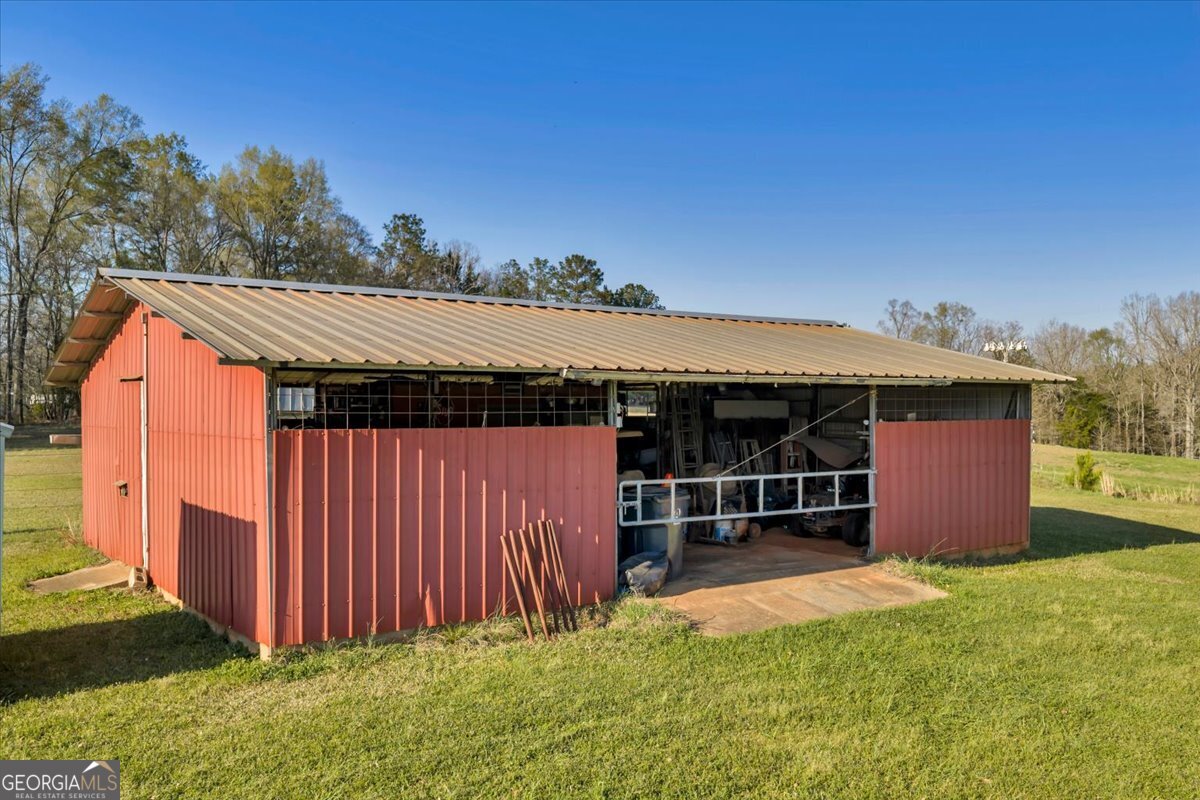 1730 Stallings Road Haddock, GA 31033 - Photo 4 of 28 a view of a backyard