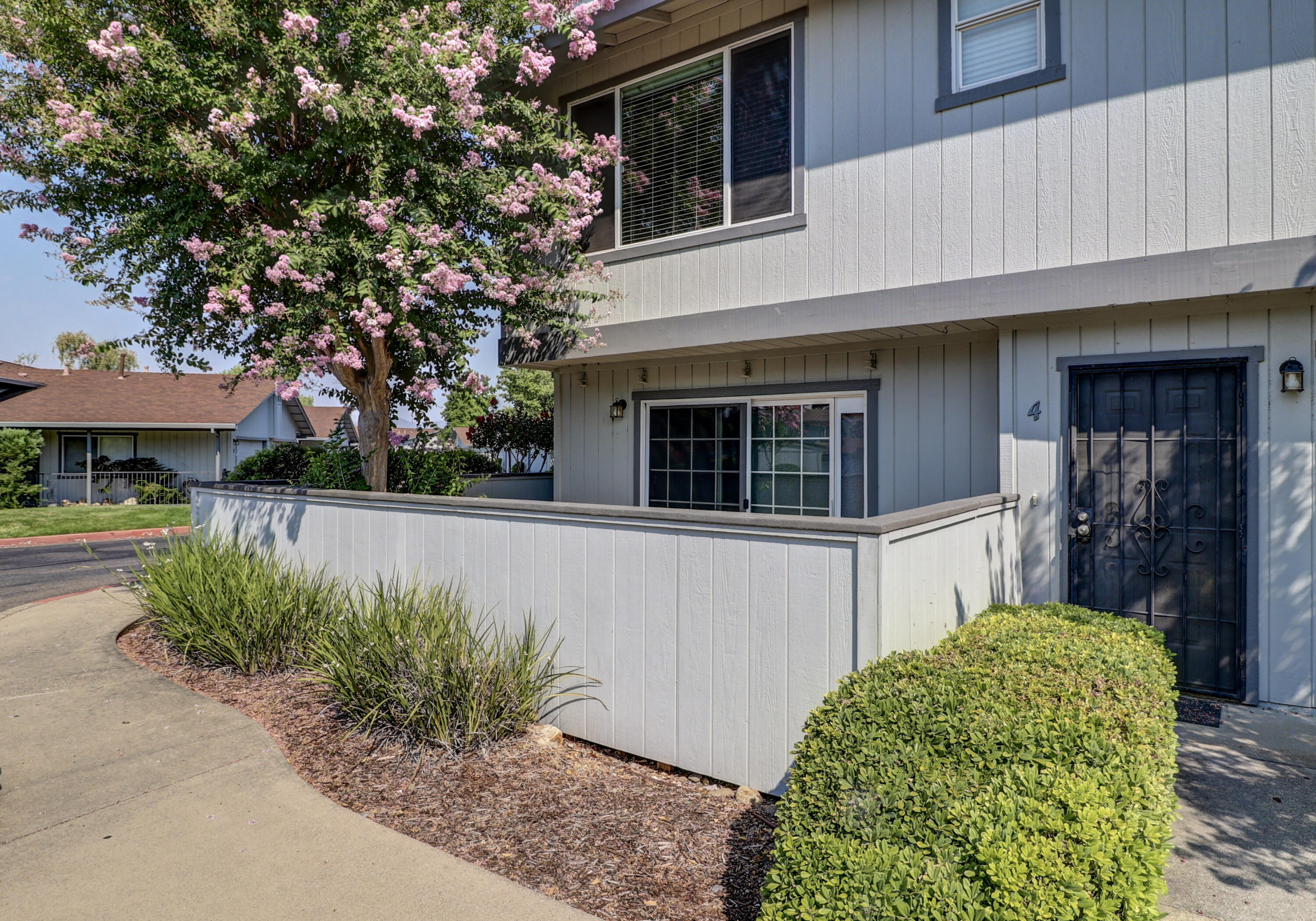 200 Ridgetop Drive, Unit 4 Redding, CA 96003 - Photo 2 of 34 3-IMG_9258_59_60_61_62