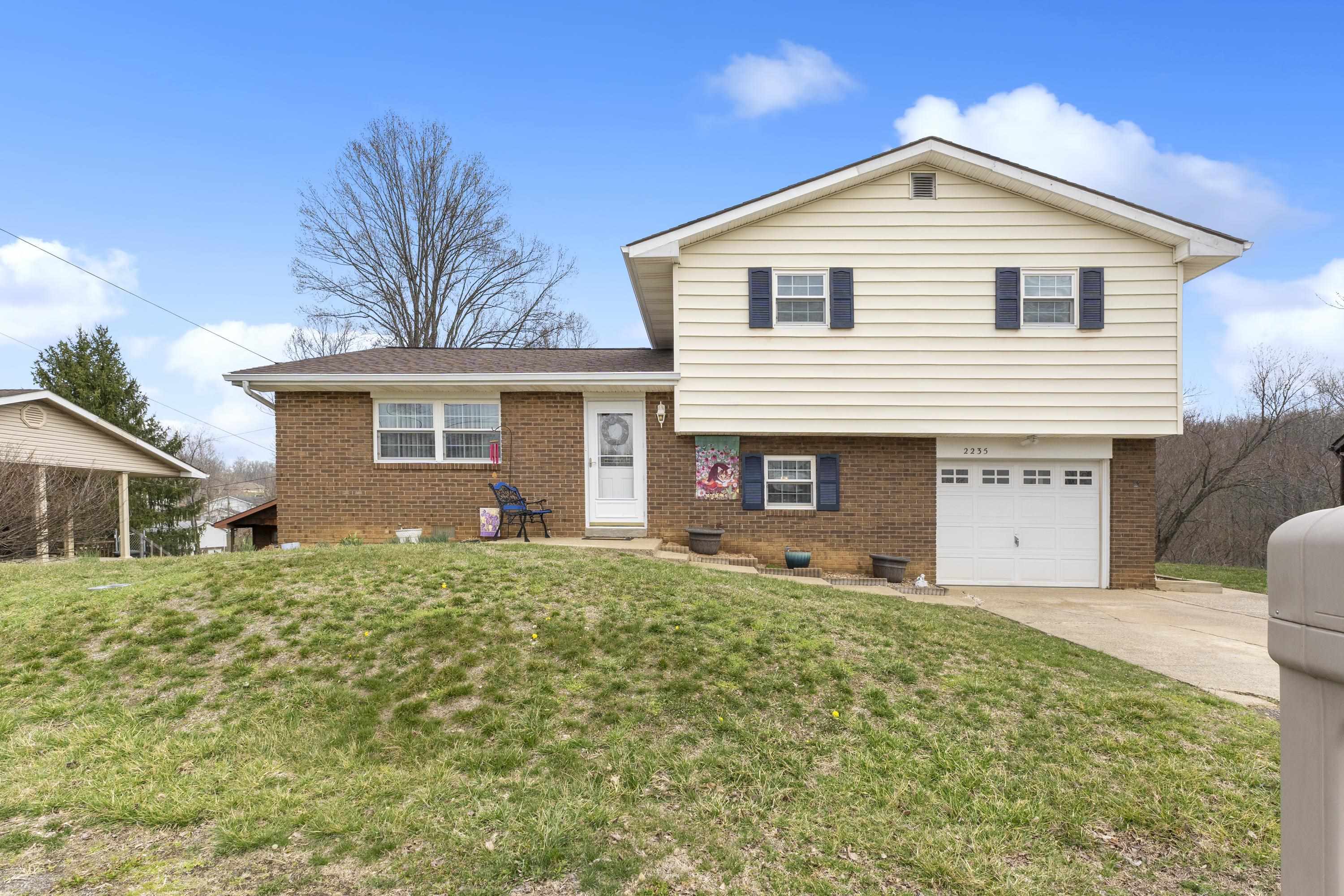2235 East Thompson Road Ashland, KY 41102 - Photo 1 of 42