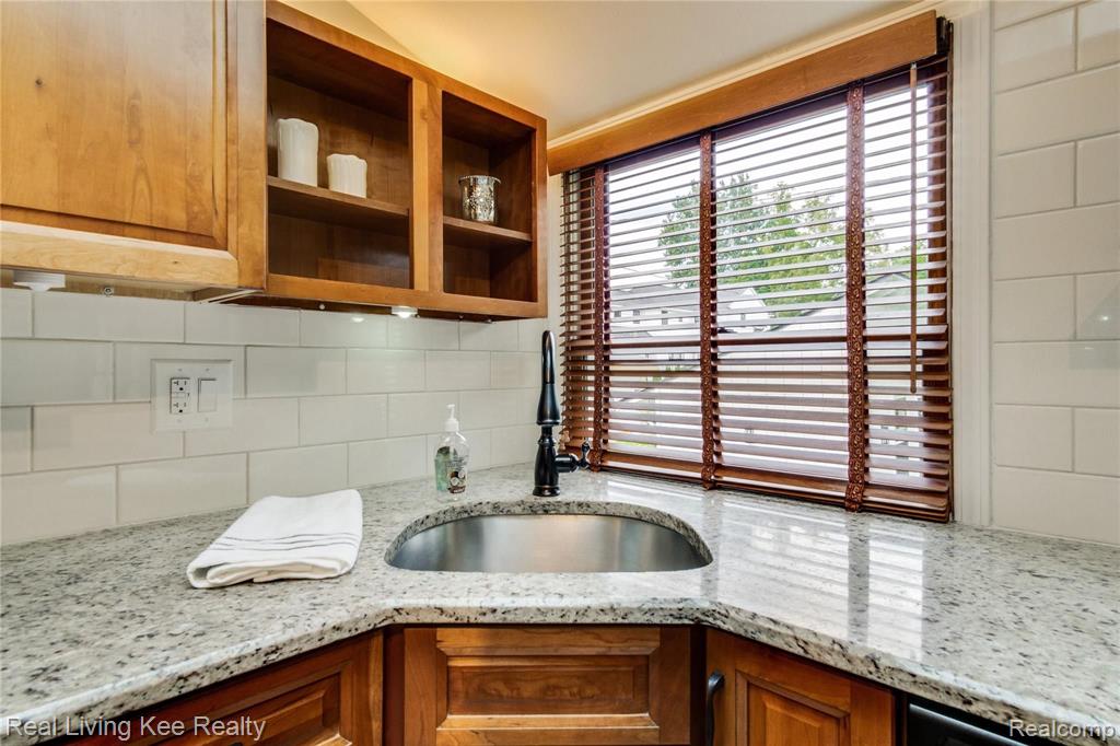902 Fairview Avenue Rochester, MI 48307 - Photo 48 of 74
