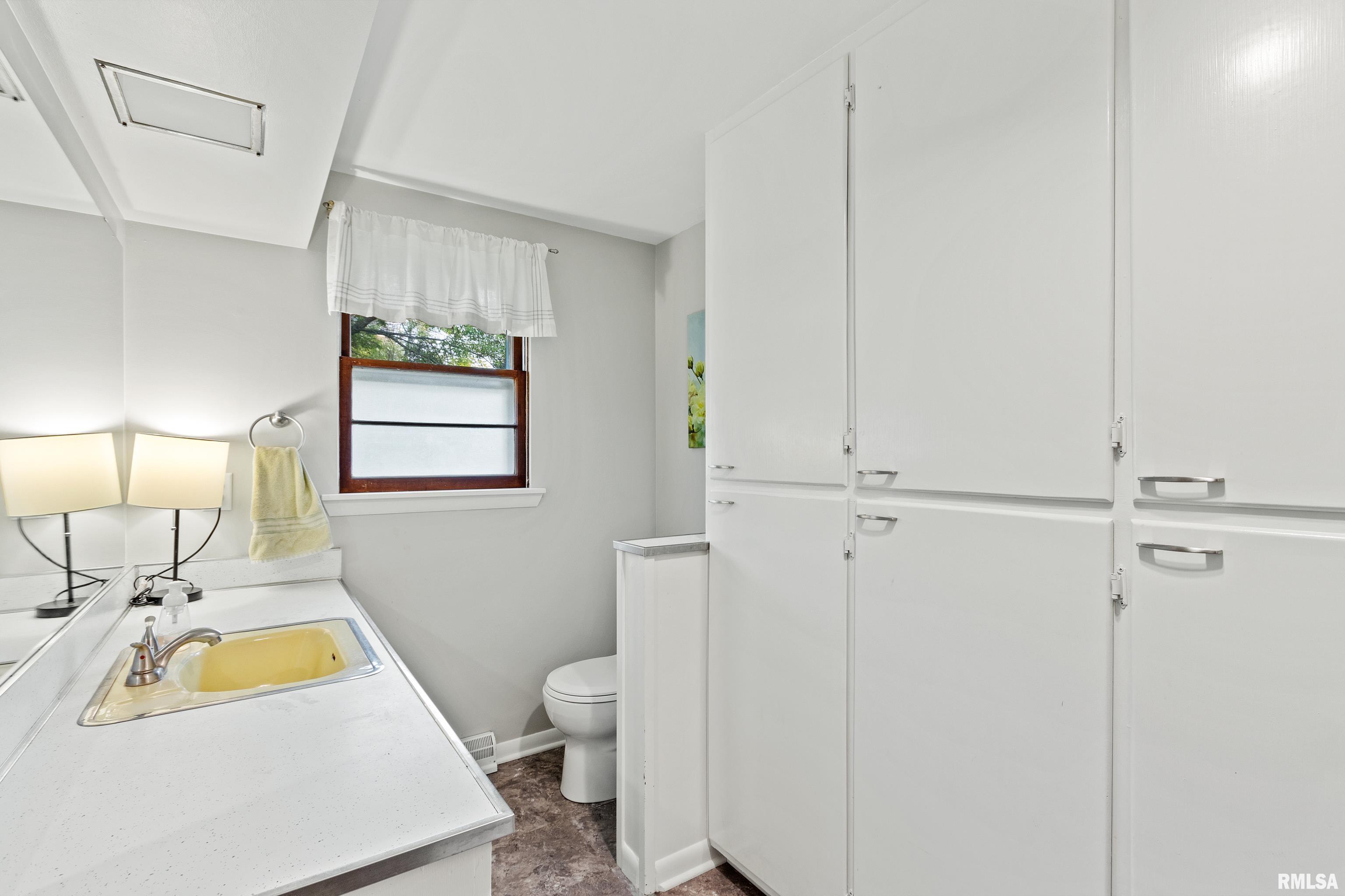 202 Theodore Street Washington, IL 61571 - Photo 8 of 43 Gallery Image 8