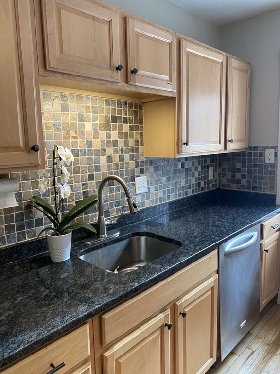 6 Arborough Road, Unit 1 Boston, MA 02131 - Photo 5 of 8