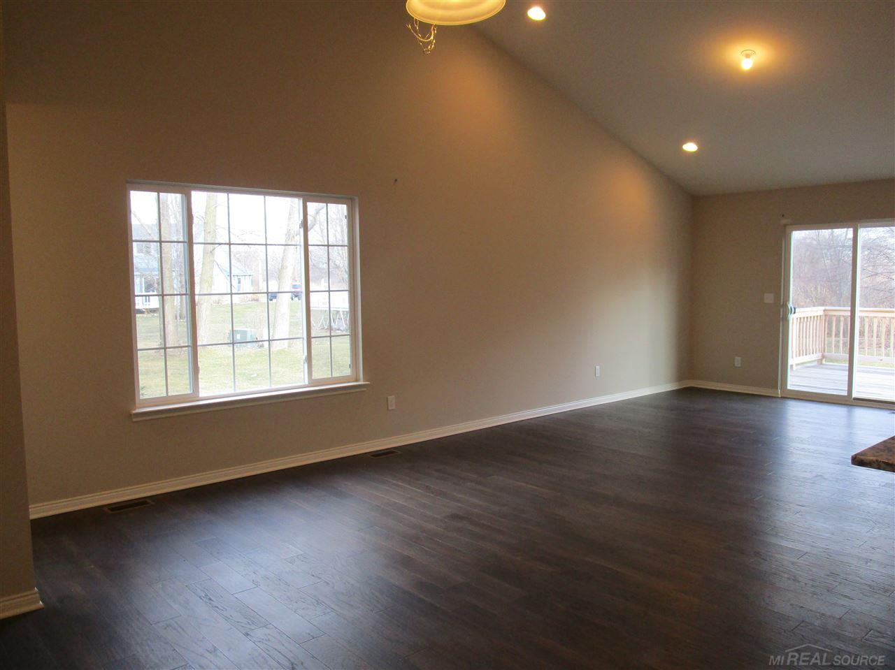 47392 Mariners New Baltimore, MI 48051 - Photo 4 of 14