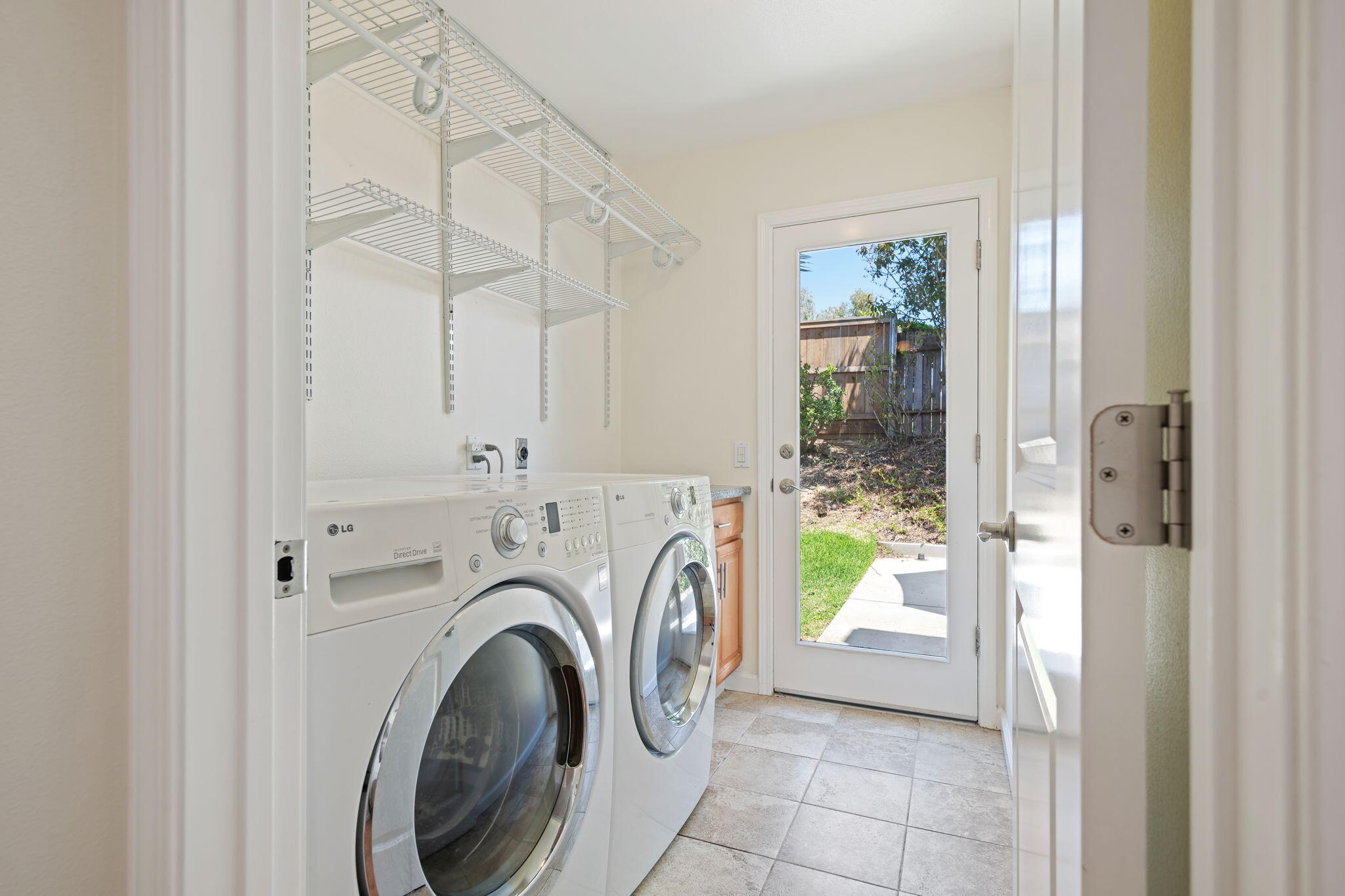 163 Alpine Drive Goleta, CA 93117 - Photo 22 of 25 25-Laundry