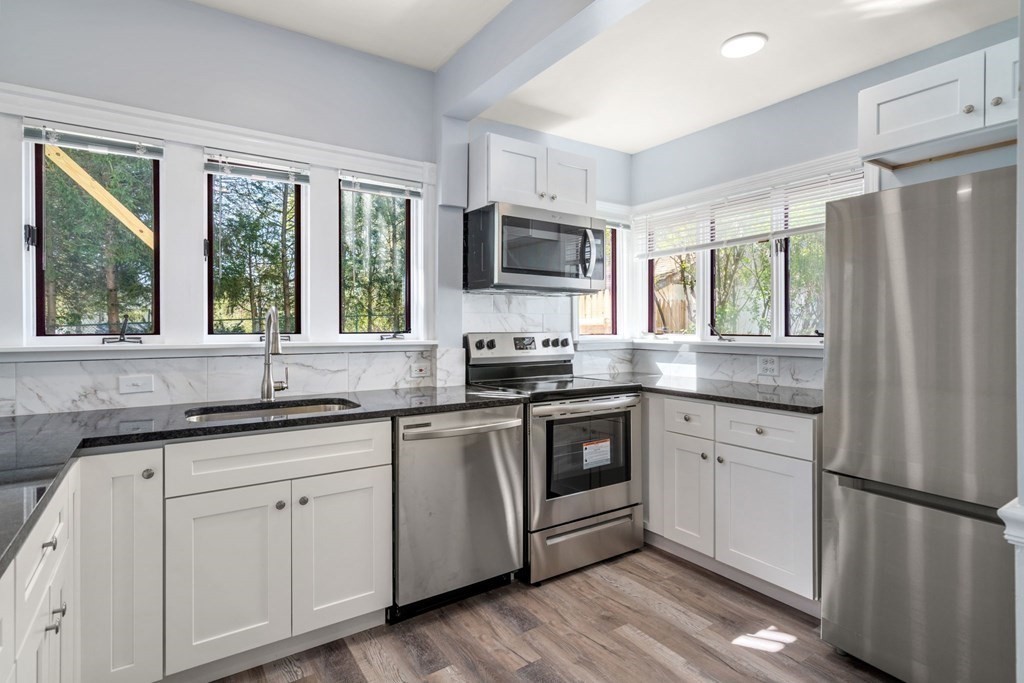 21 Elm Street Webster, MA 01570 - Photo 6 of 39 Gallery Image 6