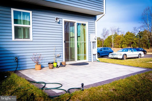 a view of house and yard with green space