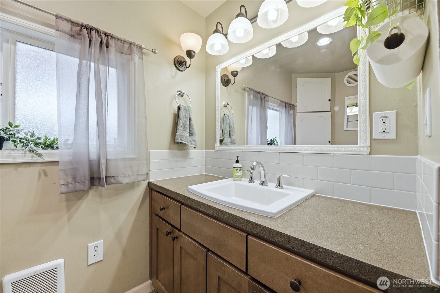 3631 East I Street Tacoma, WA 98404 - Photo 13 of 30