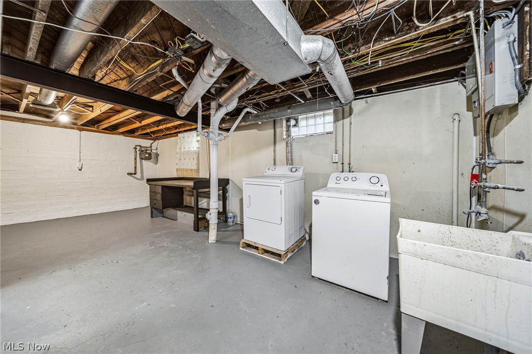 3579 Lloyd Road Cleveland, OH 44111 - Photo 27 of 37
