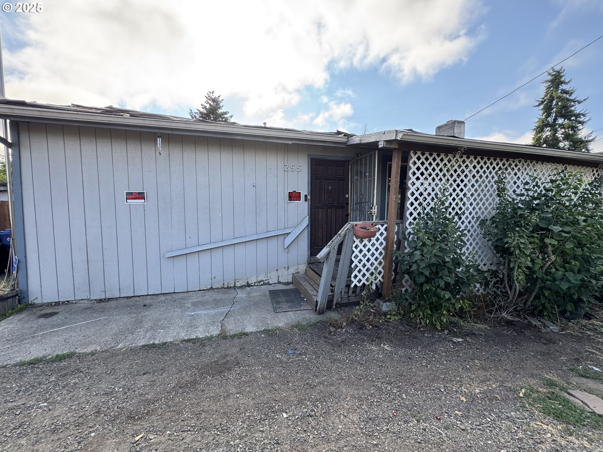 255 36th Street Springfield, OR 97478 - Photo 2 of 11 a view of a backyard