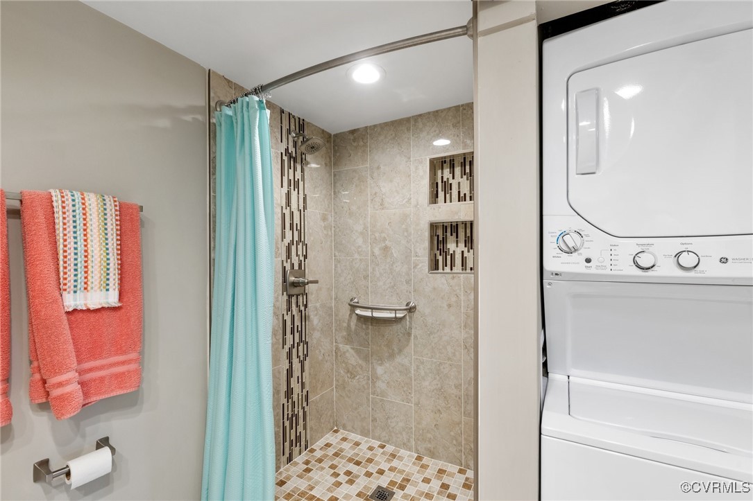 2956 Hathaway Road, Unit U912 Richmond, VA 23225 - Photo 13 of 29 a bathroom with a shower and a sink
