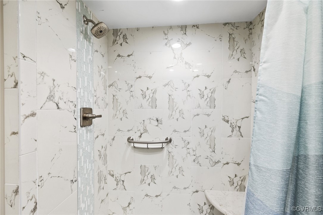 2956 Hathaway Road, Unit U912 Richmond, VA 23225 - Photo 16 of 29 a bathroom with a shower
