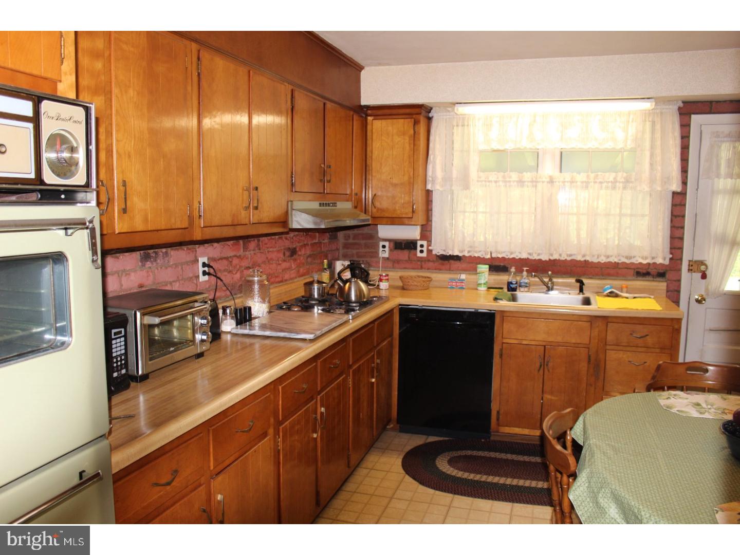1676 Ludwell Drive Ambler, PA 19002 - Photo 2 of 24 Kitchen