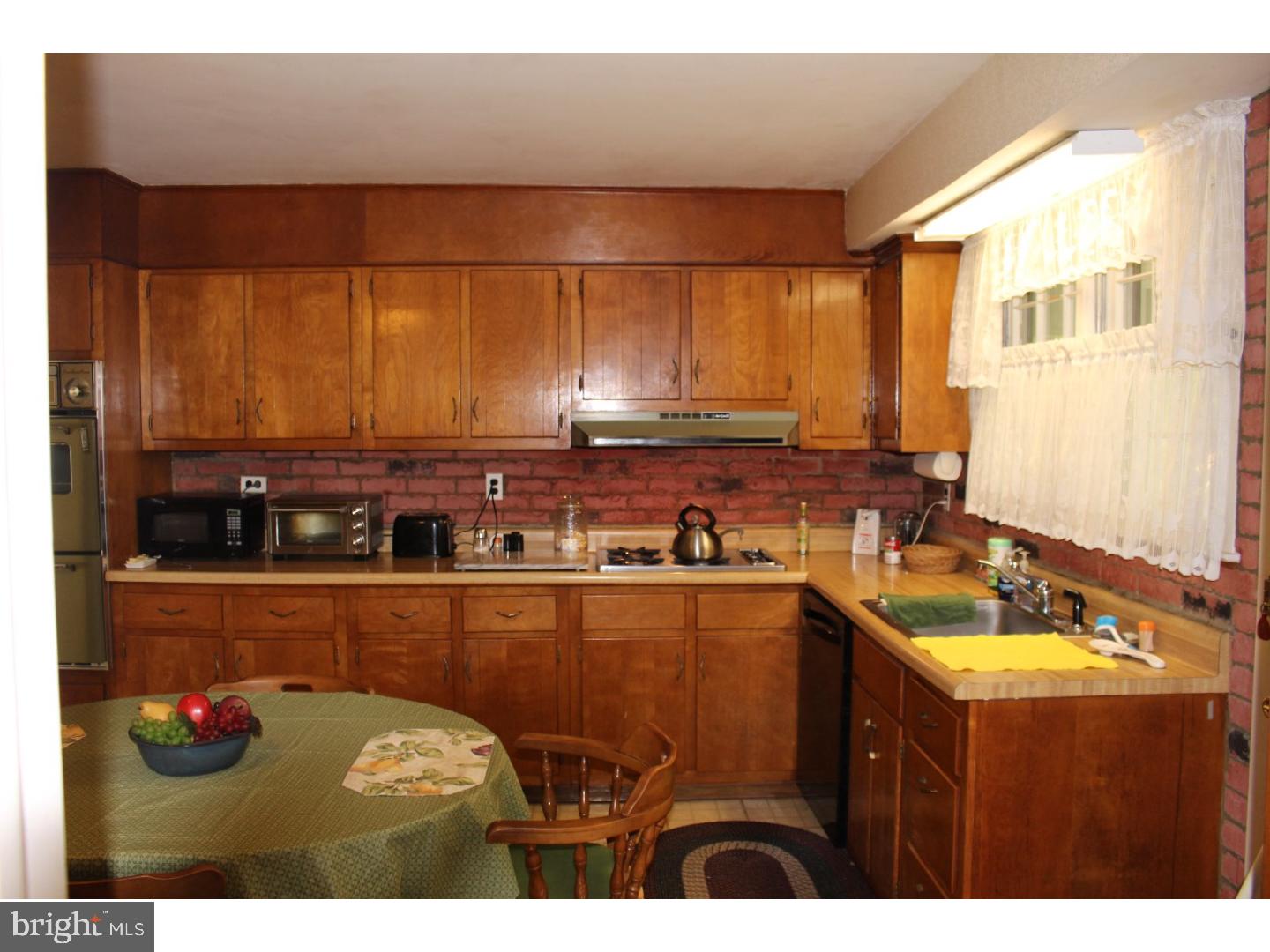 1676 Ludwell Drive Ambler, PA 19002 - Photo 3 of 24 Kitchen