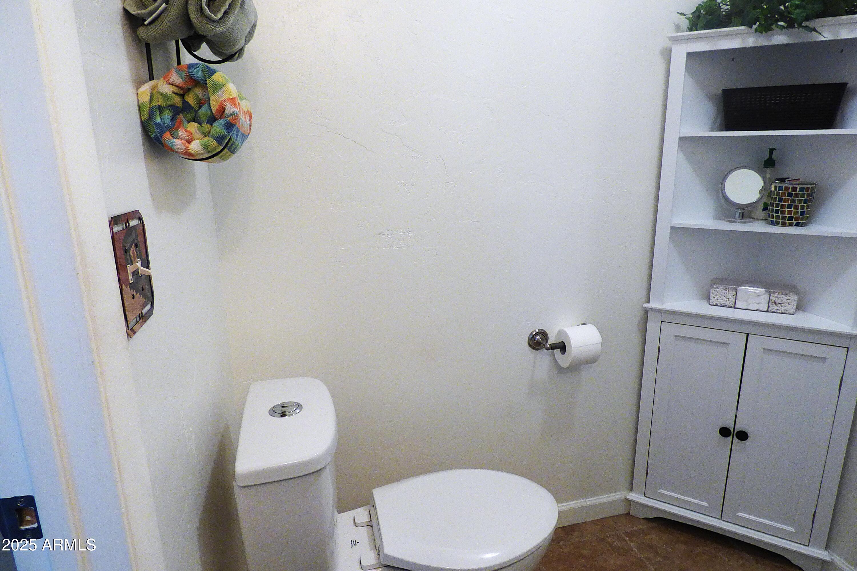6700 East Thomas Road, Unit 34 Scottsdale, AZ 85251 - Photo 13 of 69 a bathroom with a toilet and a shower curtain