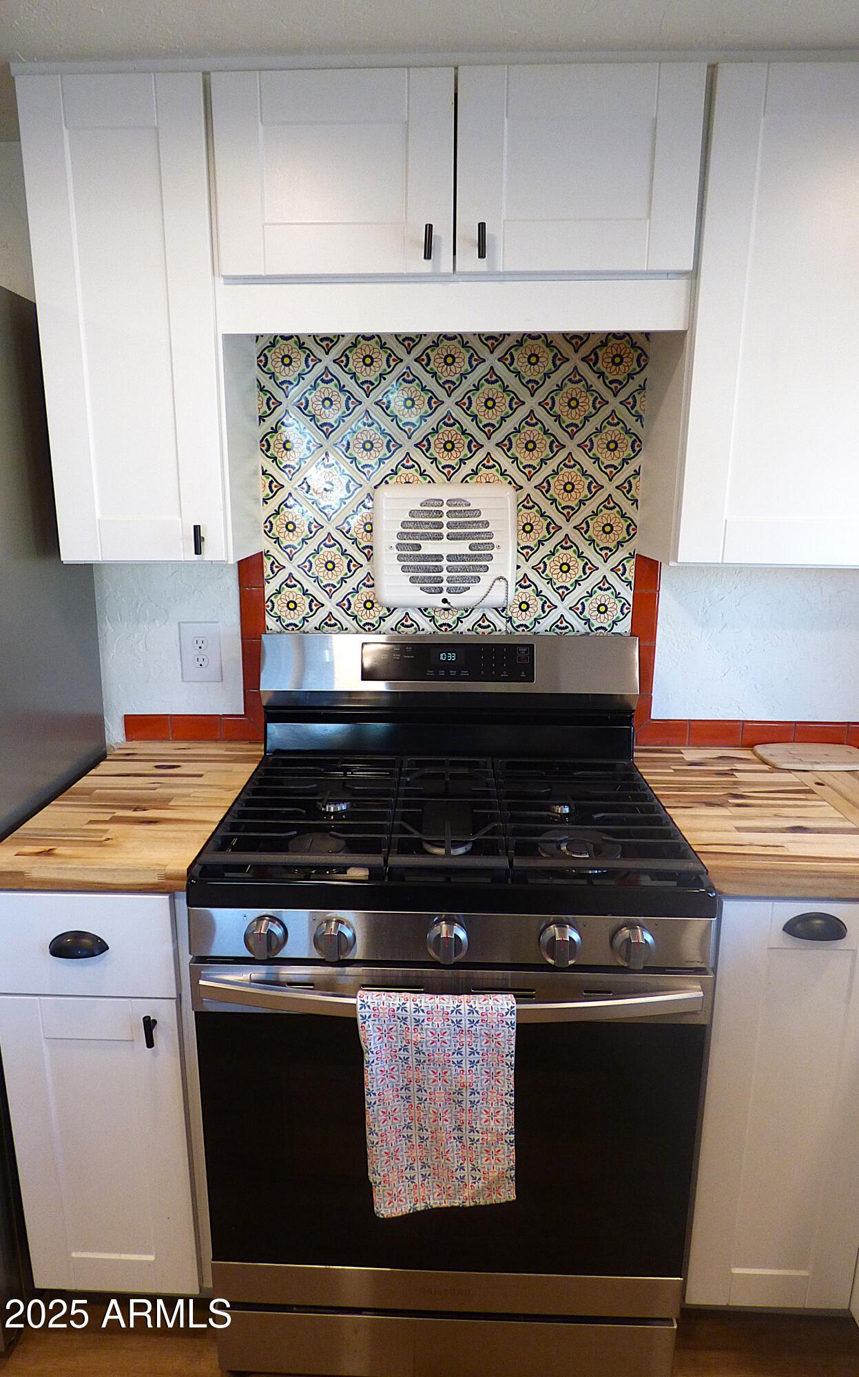 6700 East Thomas Road, Unit 34 Scottsdale, AZ 85251 - Photo 16 of 71 a stove top oven sitting inside of a kitchen